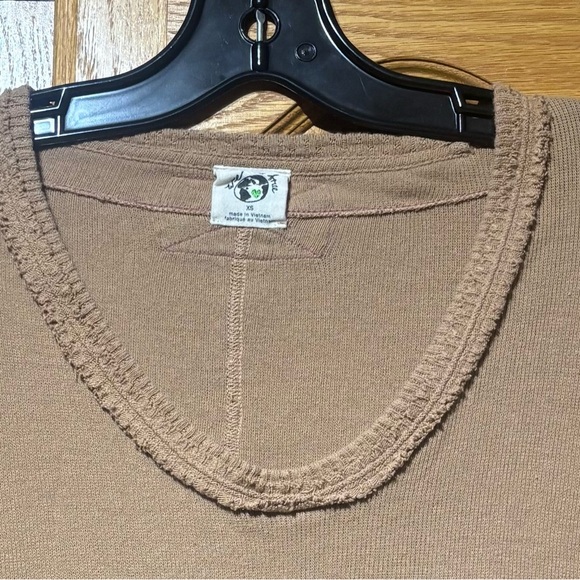 Free People We The Free Colby Tee Shirt Long Sleeves Thumbholes Women XS Boho - Picture 4 of 9